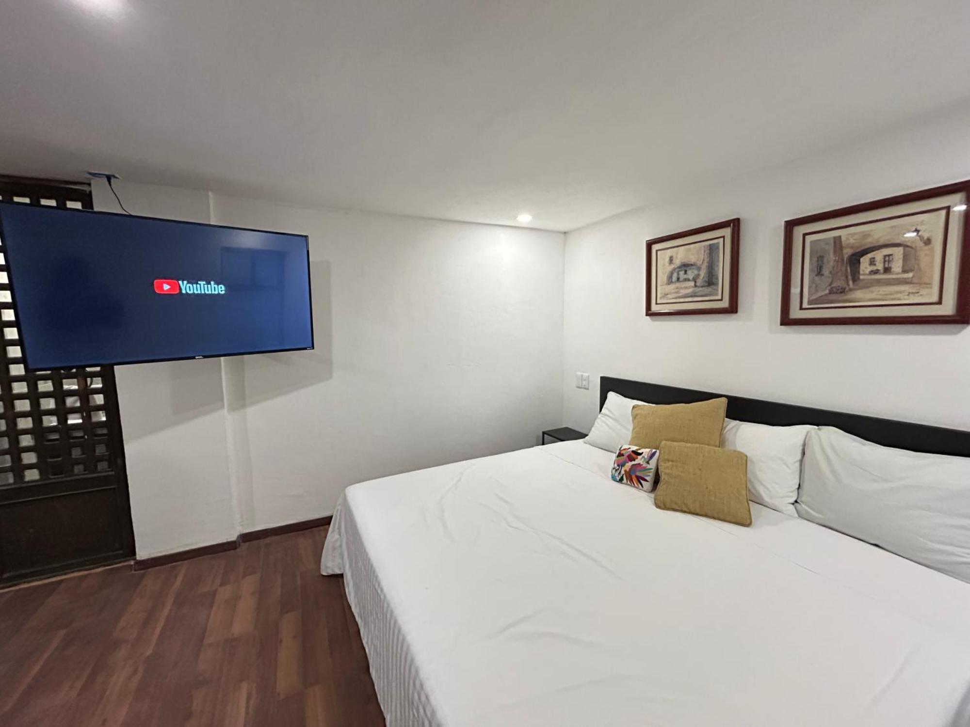 Lindas Suites Eugenio Sue メキシコシティ エクステリア 写真
