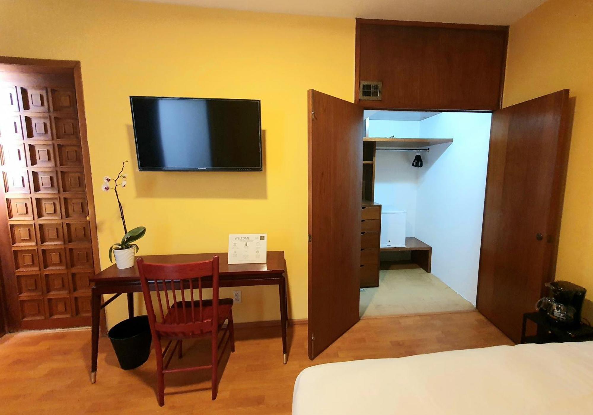 Lindas Suites Eugenio Sue メキシコシティ エクステリア 写真